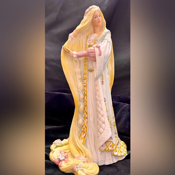 Lenox The Legendary Princesses Rapunzel Tangled Hair Fine Porcelain Demure Gift - Picture 1 of 17